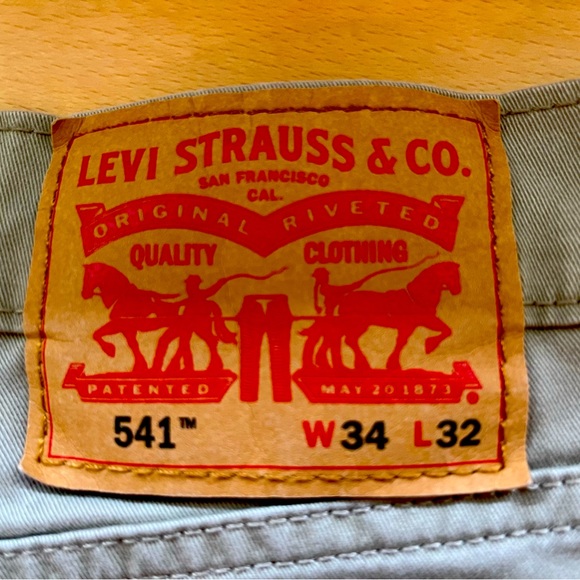 Levi Men khaki jeans. Very lightly worn. W34,L32 - Picture 2 of 3